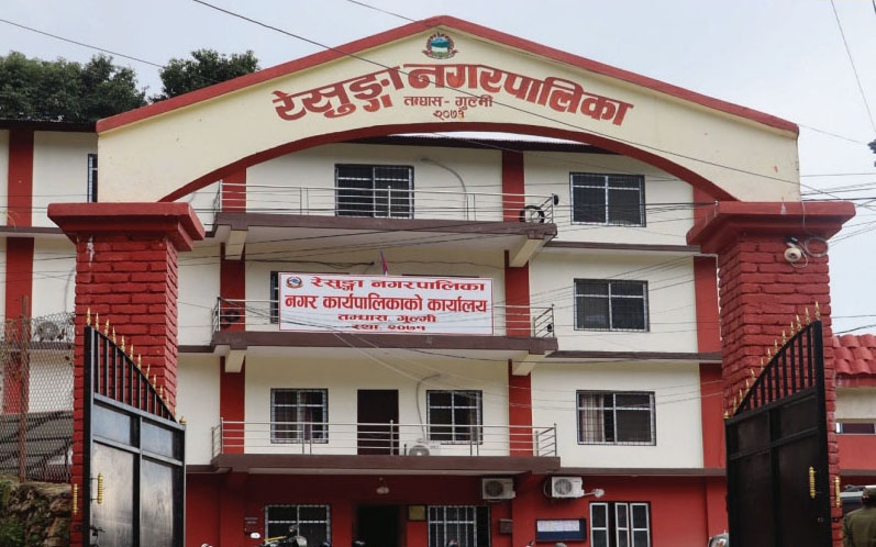 रेसुङ्गा नगरपालिकाको चेतावनी: खुला र असुरक्षित रूपमा खाद्य तथा दुग्धजन्य पदार्थ ढुवानी गरे कारबाही हुने
